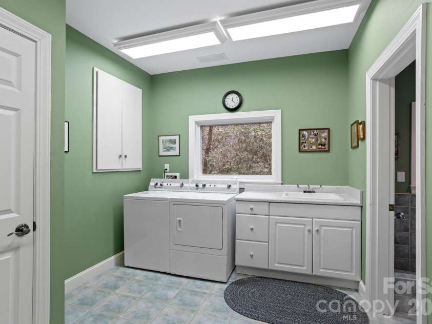 175 Overlook Drive, Flat Rock, NC 28731.  MLS# CAR4342119, YatesRealty ID 5756. 