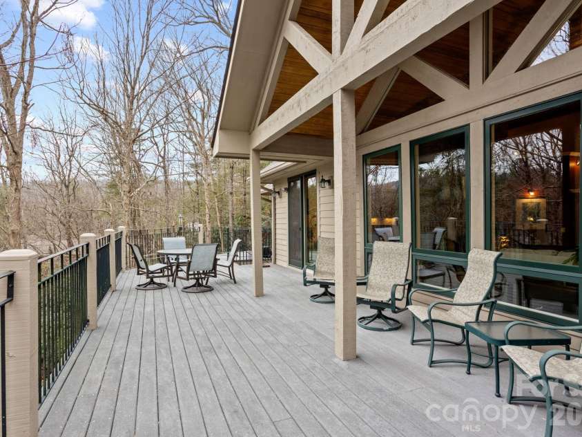 175 Overlook Drive, Flat Rock, NC 28731.  MLS# CAR4342119, YatesRealty ID 5756. 