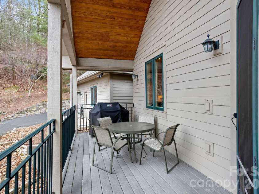 175 Overlook Drive, Flat Rock, NC 28731.  MLS# CAR4342119, YatesRealty ID 5756. 