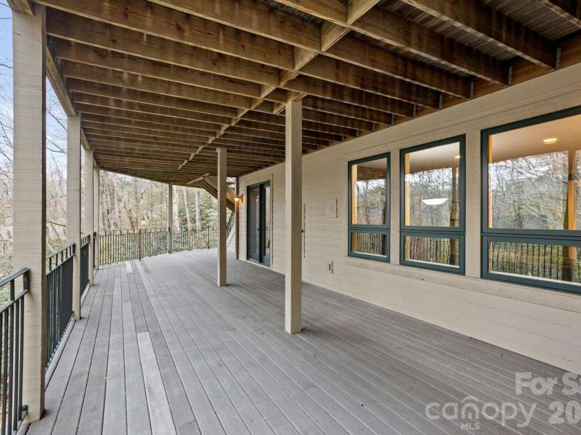 175 Overlook Drive, Flat Rock, NC 28731.  MLS# CAR4342119, YatesRealty ID 5756. 