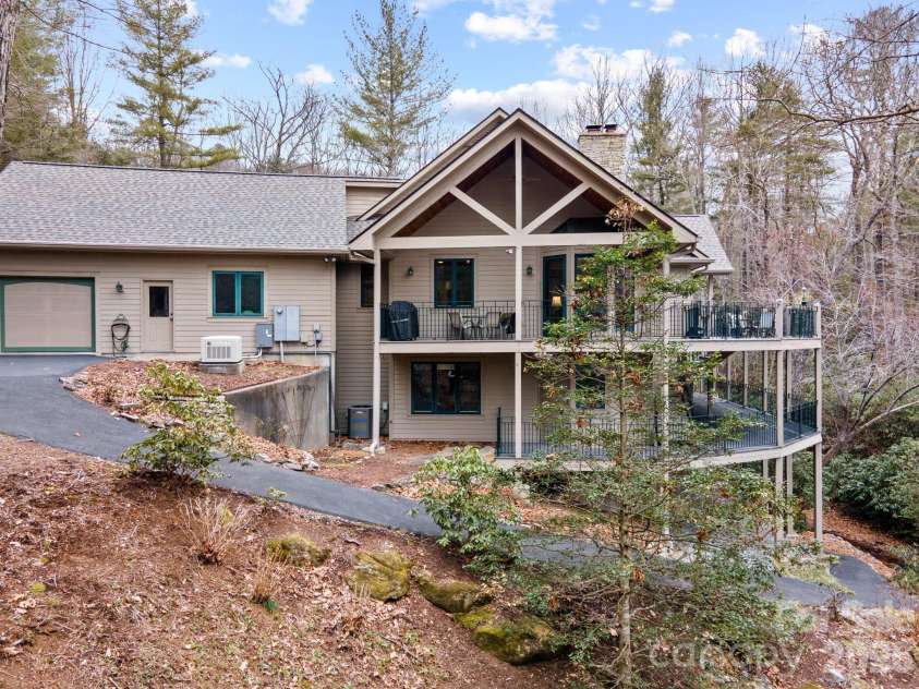 175 Overlook Drive, Flat Rock, NC 28731.  MLS# CAR4342119, YatesRealty ID 5756. 
