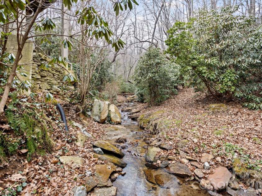 175 Overlook Drive, Flat Rock, NC 28731.  MLS# CAR4342119, YatesRealty ID 5756. 