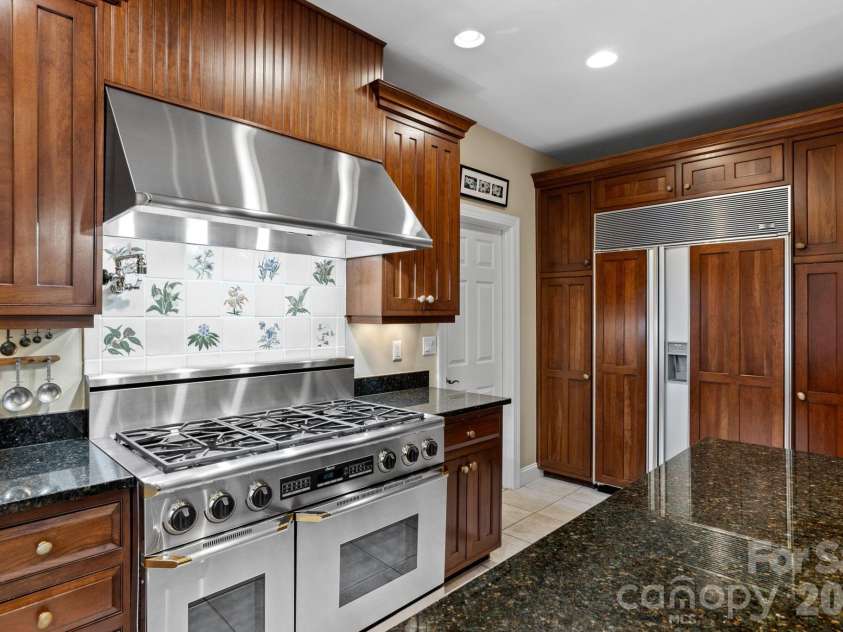 175 Overlook Drive, Flat Rock, NC 28731.  MLS# CAR4422500, YatesRealty ID 5756. 