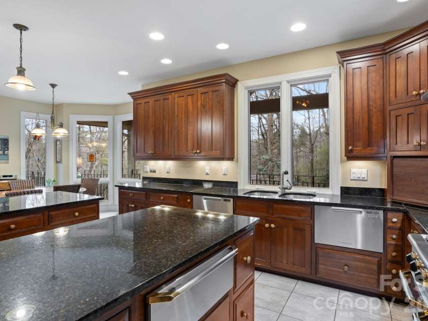 175 Overlook Drive, Flat Rock, NC 28731.  MLS# CAR4422500, YatesRealty ID 5756. 