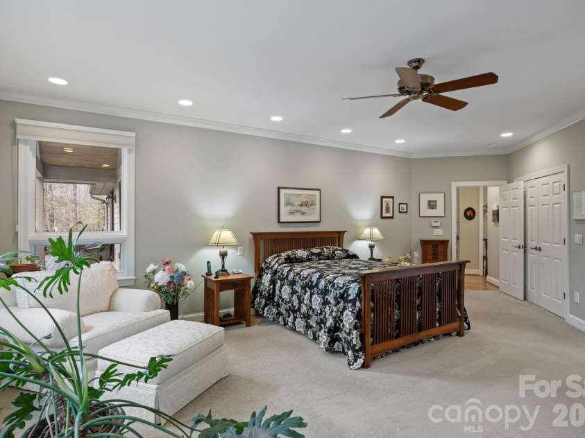 175 Overlook Drive, Flat Rock, NC 28731.  MLS# CAR4422500, YatesRealty ID 5756. 
