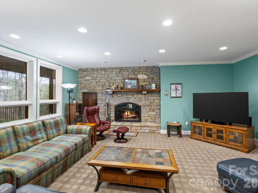 175 Overlook Drive, Flat Rock, NC 28731.  MLS# CAR4422500, YatesRealty ID 5756. 
