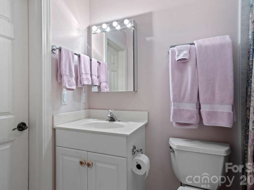 175 Overlook Drive, Flat Rock, NC 28731.  MLS# CAR4422500, YatesRealty ID 5756. 