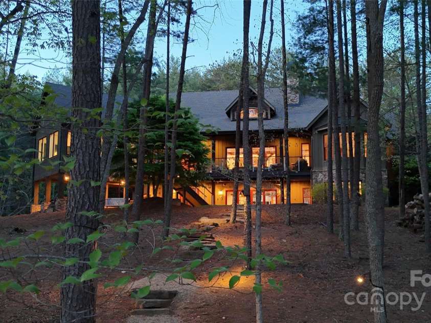92 Gobblers Neck Drive, Nebo, NC 28761.  MLS# CAR4245641, YatesRealty ID 5756. 