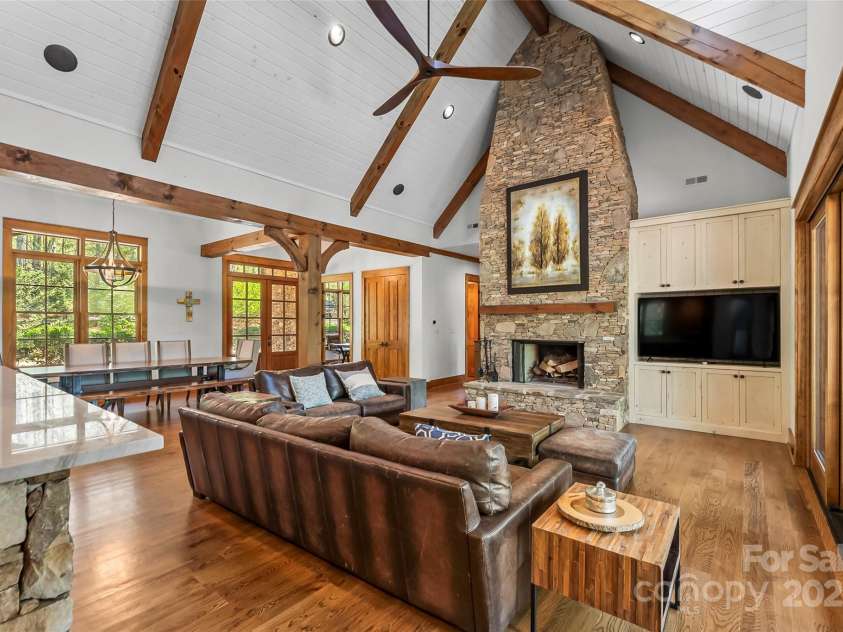 92 Gobblers Neck Drive, Nebo, NC 28761.  MLS# CAR4245641, YatesRealty ID 5756. 