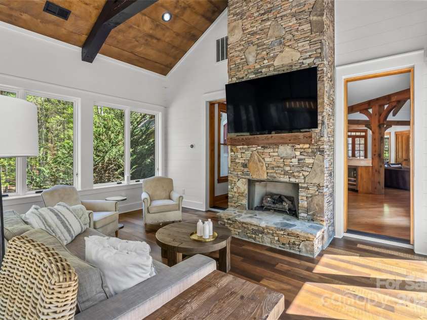 92 Gobblers Neck Drive, Nebo, NC 28761.  MLS# CAR4245641, YatesRealty ID 5756. 