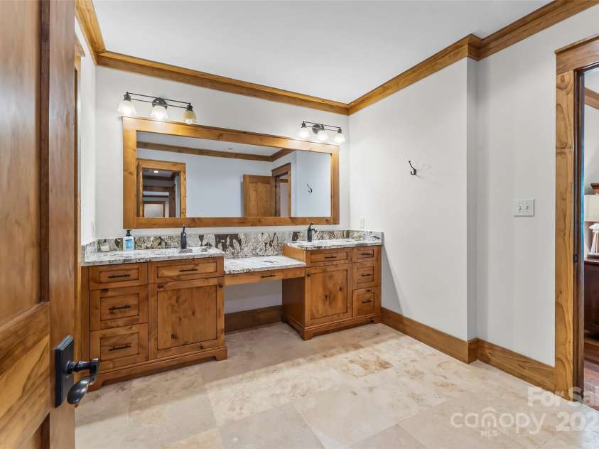 92 Gobblers Neck Drive, Nebo, NC 28761.  MLS# CAR4245641, YatesRealty ID 5756. 