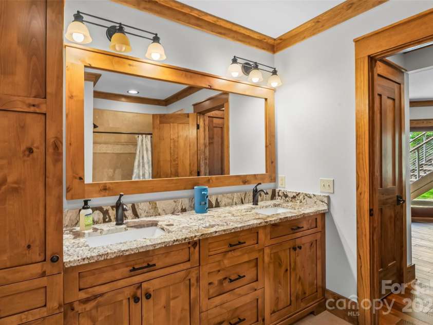 92 Gobblers Neck Drive, Nebo, NC 28761.  MLS# CAR4245641, YatesRealty ID 5756. 