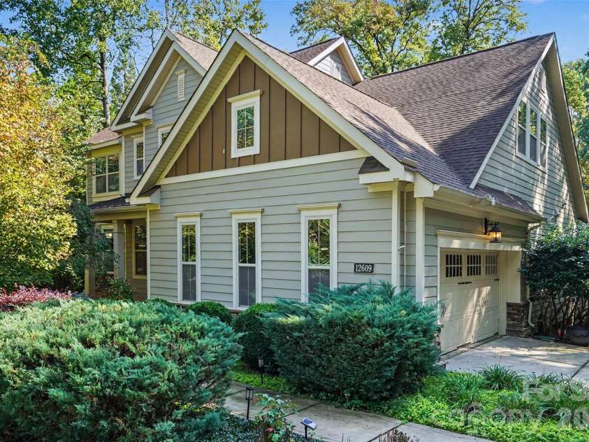 12609 Burr Oak Lane, Charlotte, NC 28278.  MLS# CAR4434633, YatesRealty ID 57561. 