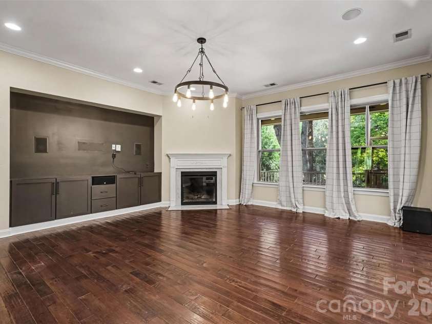 12609 Burr Oak Lane, Charlotte, NC 28278.  MLS# CAR4434633, YatesRealty ID 57561. 