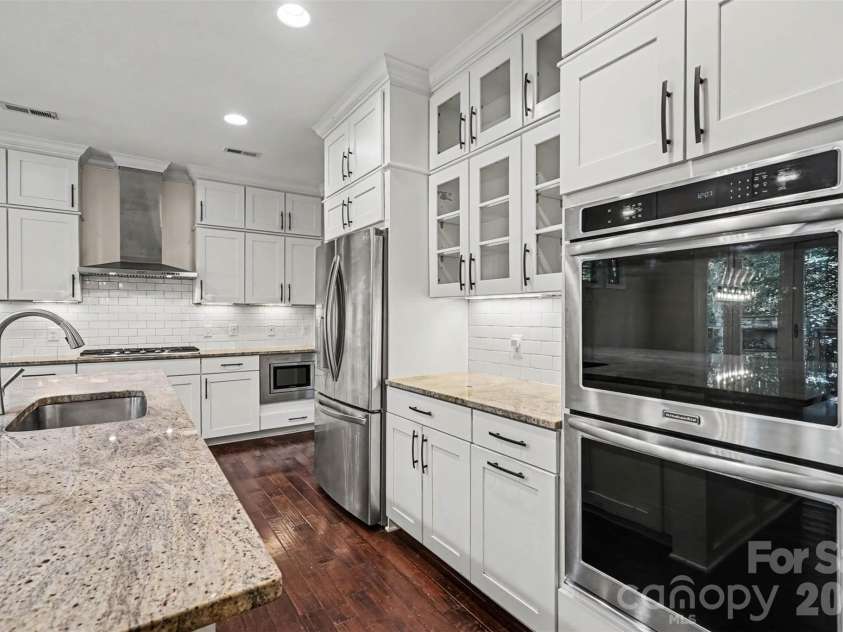 12609 Burr Oak Lane, Charlotte, NC 28278.  MLS# CAR4434633, YatesRealty ID 57561. 