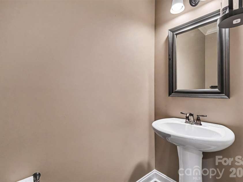 12609 Burr Oak Lane, Charlotte, NC 28278.  MLS# CAR4434633, YatesRealty ID 57561. 