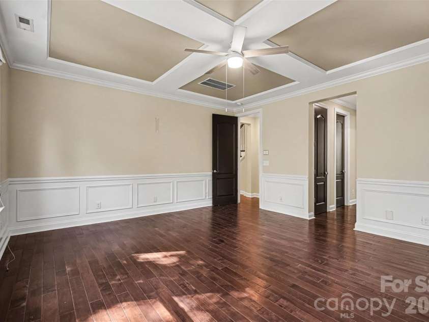 12609 Burr Oak Lane, Charlotte, NC 28278.  MLS# CAR4434633, YatesRealty ID 57561. 