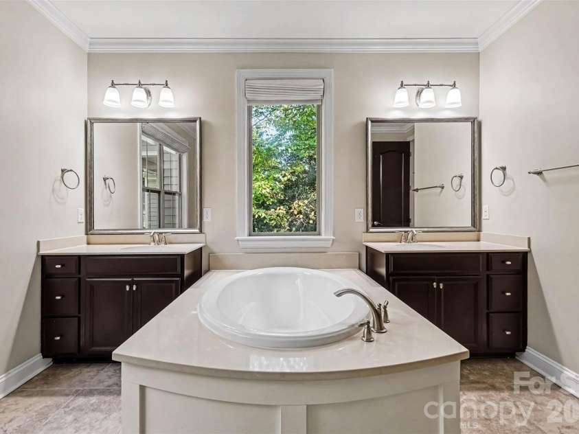 12609 Burr Oak Lane, Charlotte, NC 28278.  MLS# CAR4434633, YatesRealty ID 57561. 