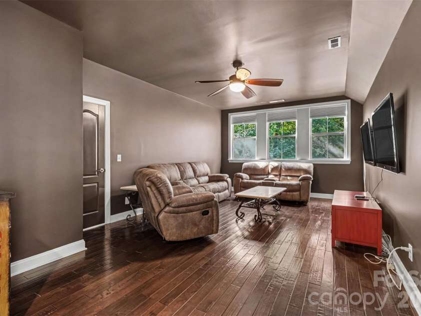 12609 Burr Oak Lane, Charlotte, NC 28278.  MLS# CAR4434633, YatesRealty ID 57561. 