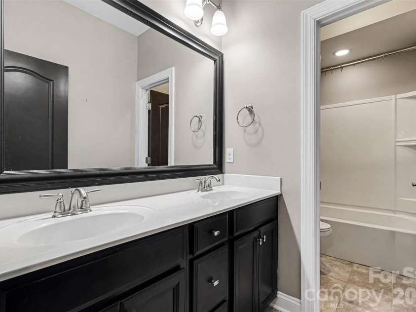 12609 Burr Oak Lane, Charlotte, NC 28278.  MLS# CAR4434633, YatesRealty ID 57561. 
