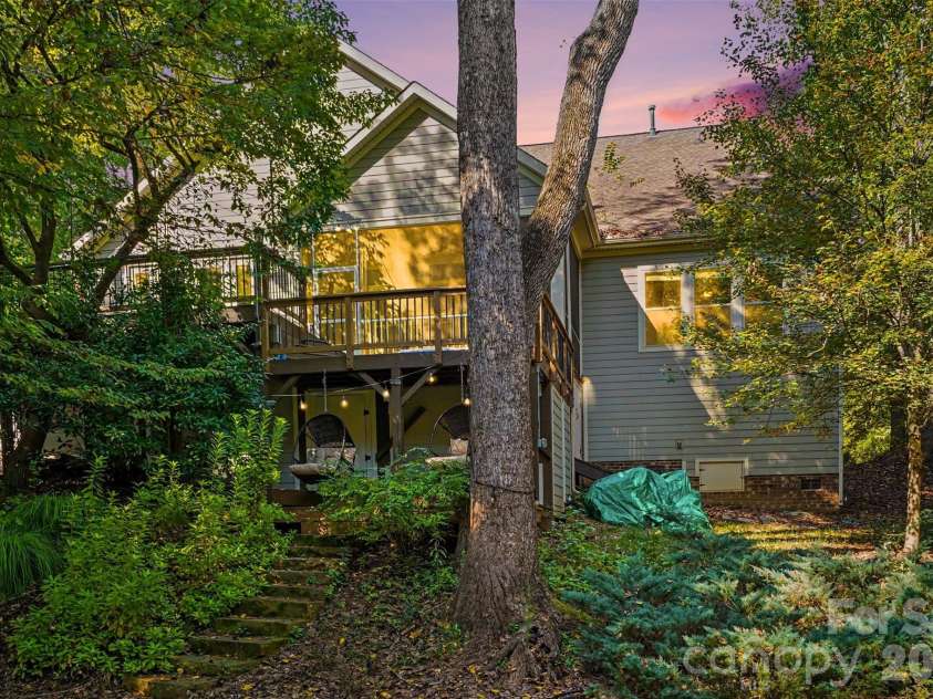 12609 Burr Oak Lane, Charlotte, NC 28278.  MLS# CAR4434633, YatesRealty ID 57561. 