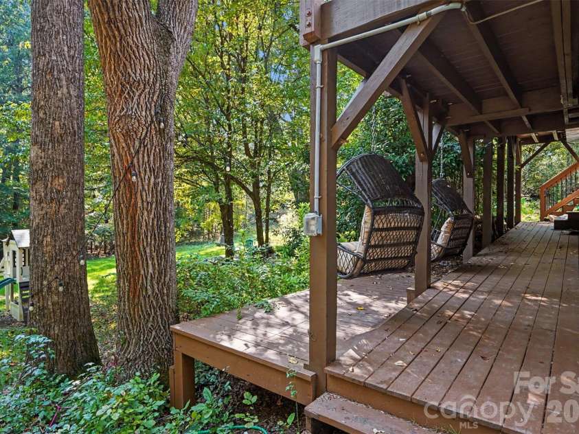 12609 Burr Oak Lane, Charlotte, NC 28278.  MLS# CAR4434633, YatesRealty ID 57561. 
