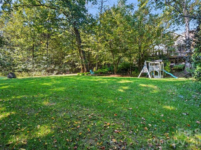 12609 Burr Oak Lane, Charlotte, NC 28278.  MLS# CAR4434633, YatesRealty ID 57561. 