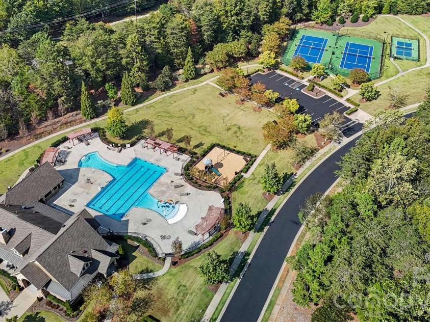12609 Burr Oak Lane, Charlotte, NC 28278.  MLS# CAR4434633, YatesRealty ID 57561. 