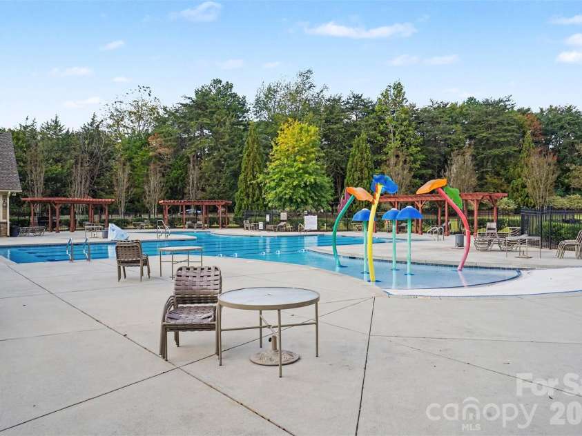 12609 Burr Oak Lane, Charlotte, NC 28278.  MLS# CAR4434633, YatesRealty ID 57561. 
