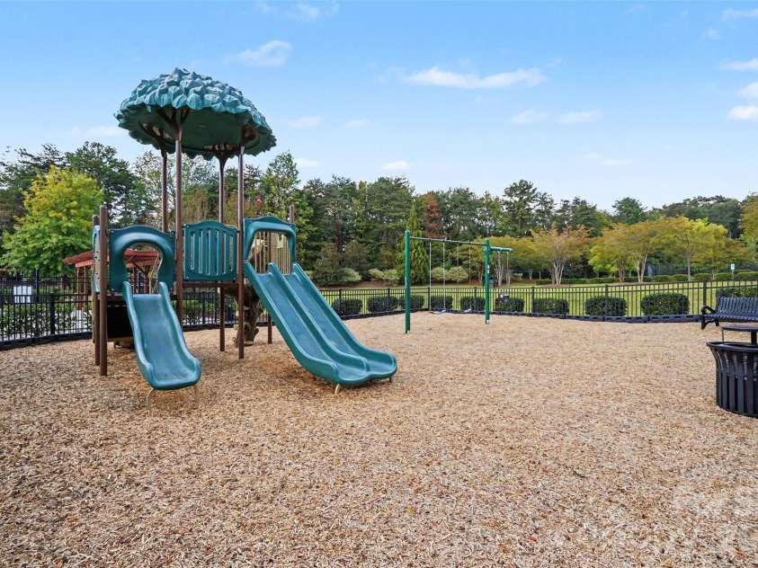 12609 Burr Oak Lane, Charlotte, NC 28278.  MLS# CAR4434633, YatesRealty ID 57561. 
