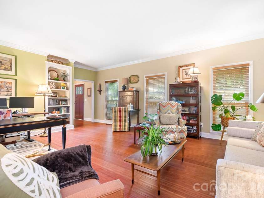 20720 Willow Pond Road, Cornelius, NC 28031.  MLS# CAR4434374, YatesRealty ID 57566. 