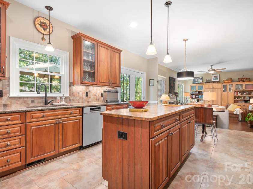 20720 Willow Pond Road, Cornelius, NC 28031.  MLS# CAR4434374, YatesRealty ID 57566. 