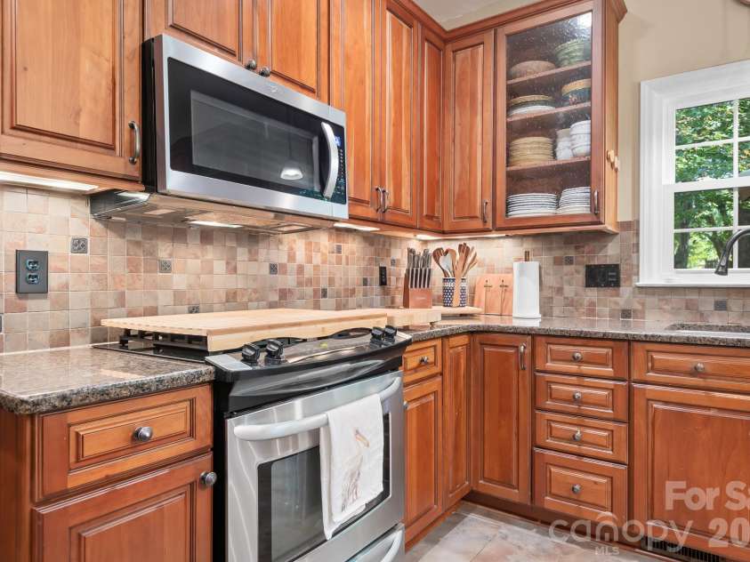 20720 Willow Pond Road, Cornelius, NC 28031.  MLS# CAR4434374, YatesRealty ID 57566. 