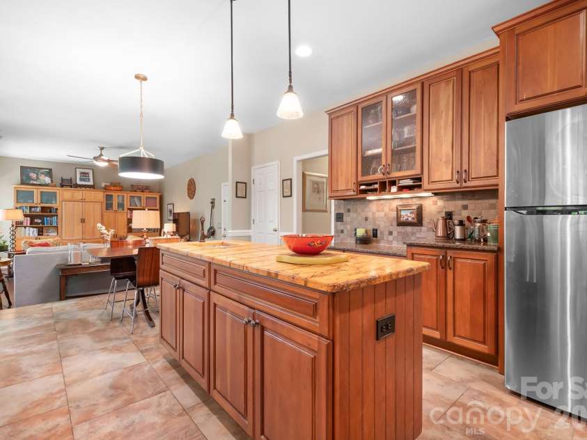 20720 Willow Pond Road, Cornelius, NC 28031.  MLS# CAR4434374, YatesRealty ID 57566. 