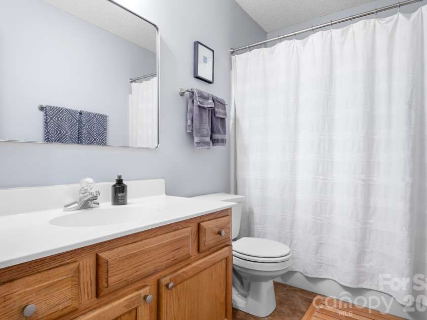 20720 Willow Pond Road, Cornelius, NC 28031.  MLS# CAR4434374, YatesRealty ID 57566. 