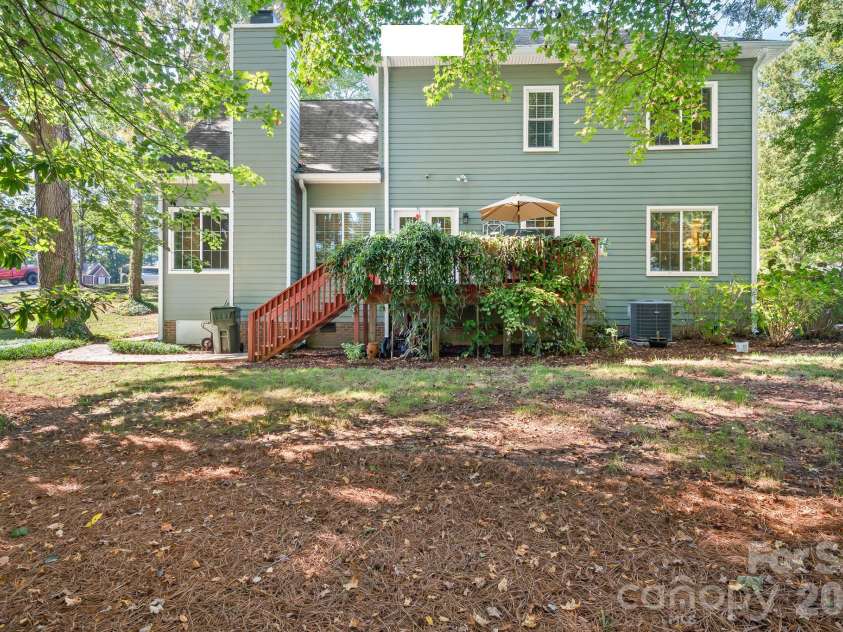 20720 Willow Pond Road, Cornelius, NC 28031.  MLS# CAR4434374, YatesRealty ID 57566. 