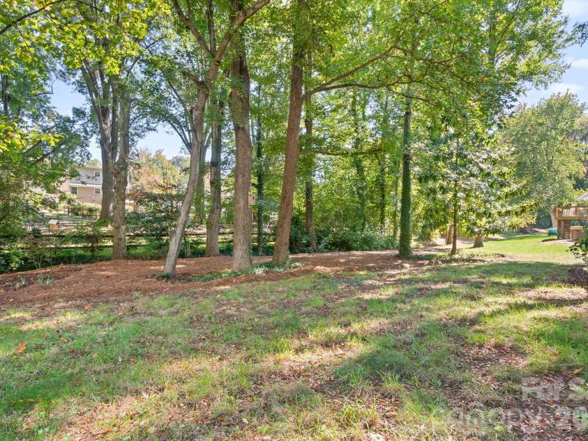 20720 Willow Pond Road, Cornelius, NC 28031.  MLS# CAR4434374, YatesRealty ID 57566. 