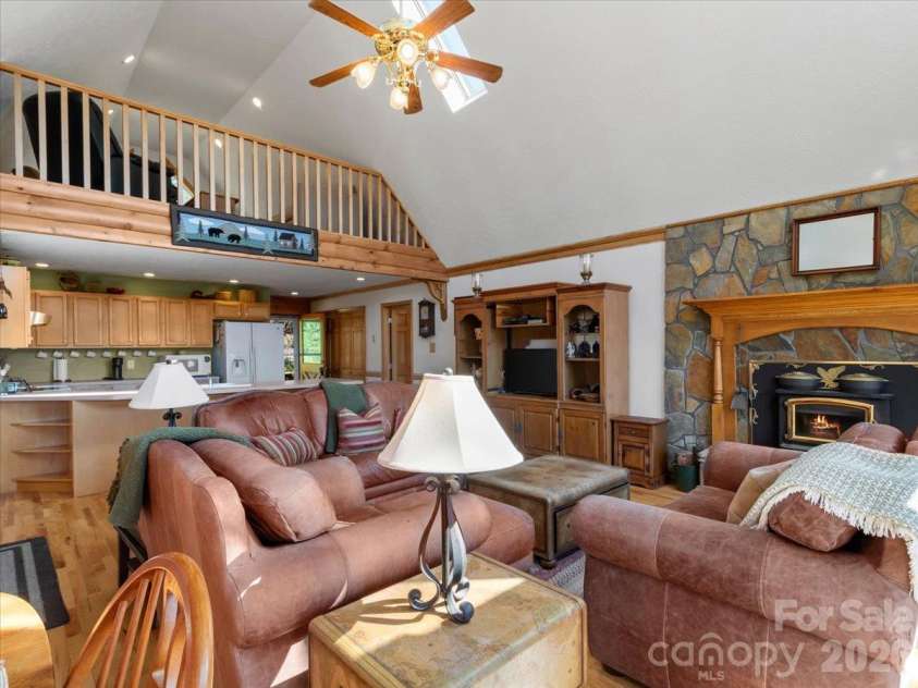 807 Pine Tree Road, Spruce Pine, NC 28777.  MLS# CAR4435959, YatesRealty ID 57567. 