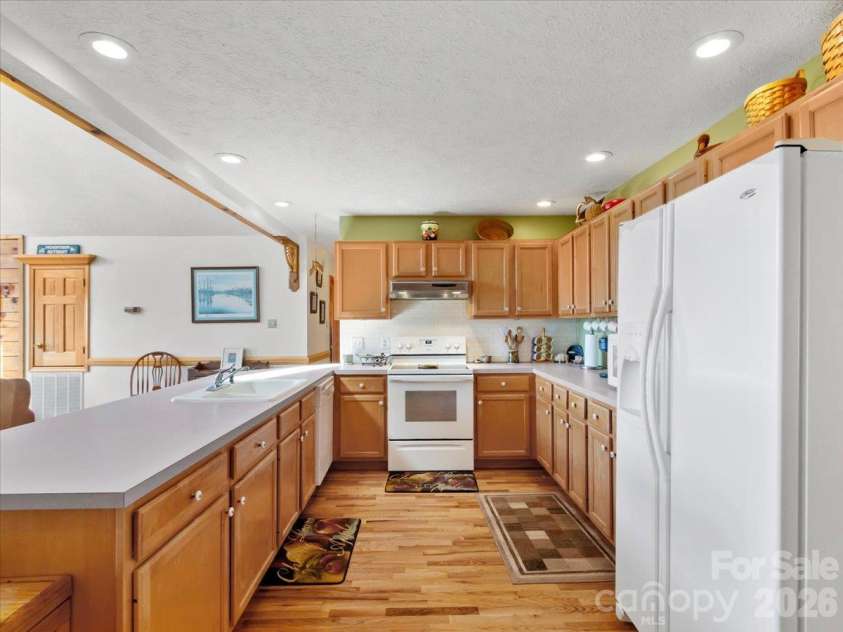 807 Pine Tree Road, Spruce Pine, NC 28777.  MLS# CAR4435959, YatesRealty ID 57567. 