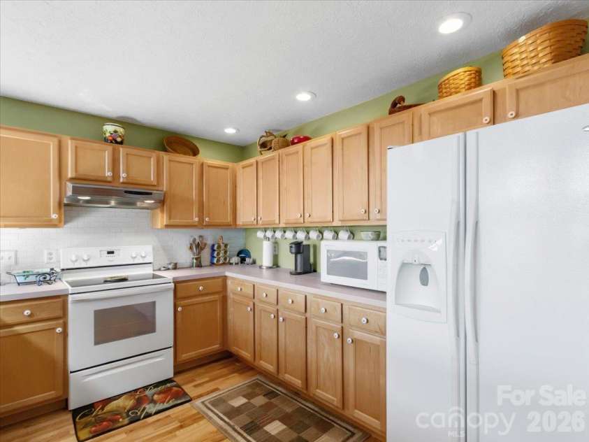 807 Pine Tree Road, Spruce Pine, NC 28777.  MLS# CAR4435959, YatesRealty ID 57567. 