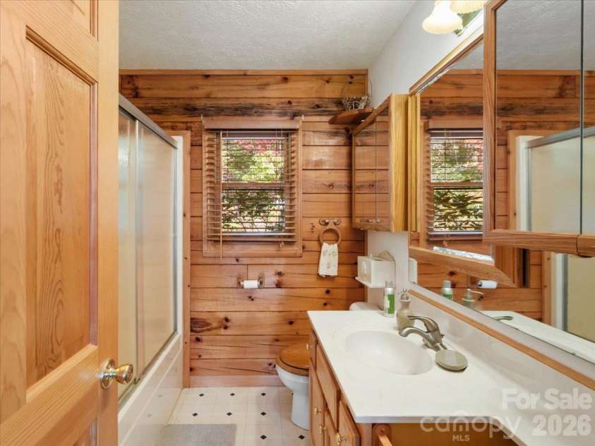 807 Pine Tree Road, Spruce Pine, NC 28777.  MLS# CAR4435959, YatesRealty ID 57567. 