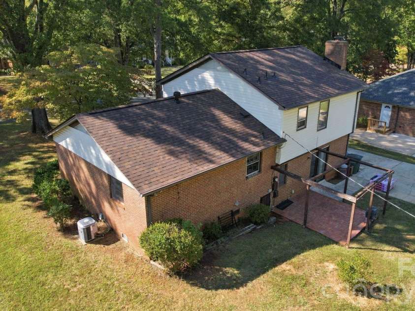 13519 Four Oaks Lane, Matthews, NC 28105.  MLS# CAR4421116, YatesRealty ID 57569. 