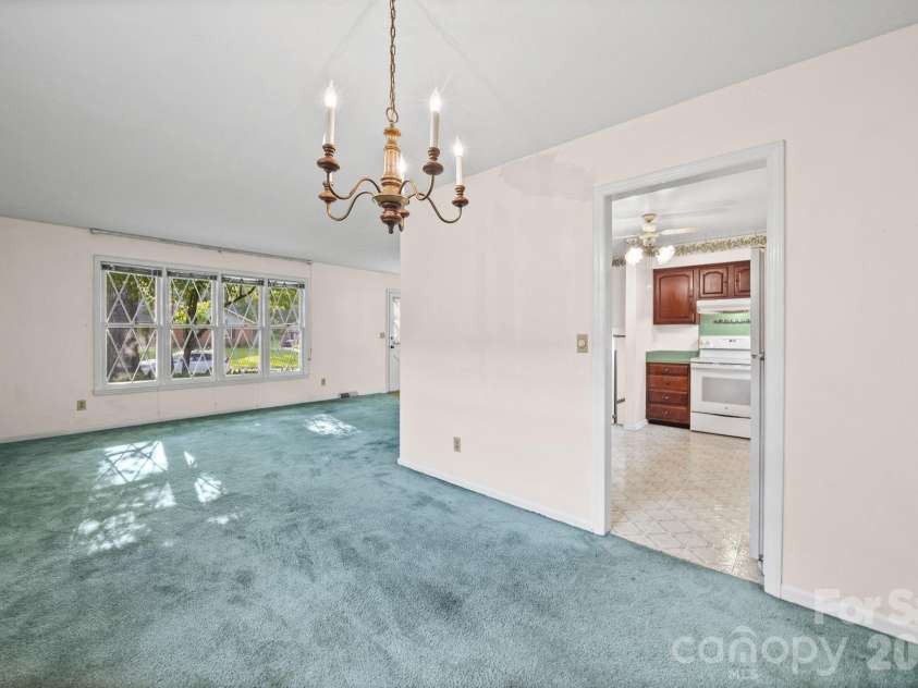 13519 Four Oaks Lane, Matthews, NC 28105.  MLS# CAR4421116, YatesRealty ID 57569. 