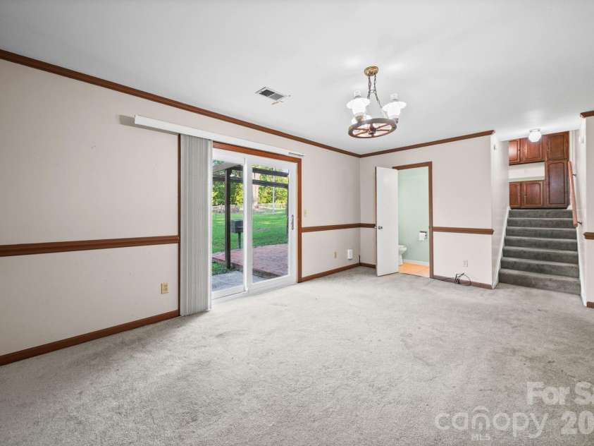13519 Four Oaks Lane, Matthews, NC 28105.  MLS# CAR4421116, YatesRealty ID 57569. 