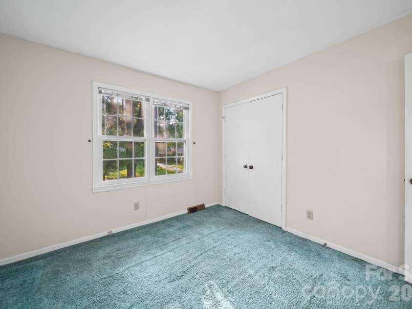 13519 Four Oaks Lane, Matthews, NC 28105.  MLS# CAR4421116, YatesRealty ID 57569. 