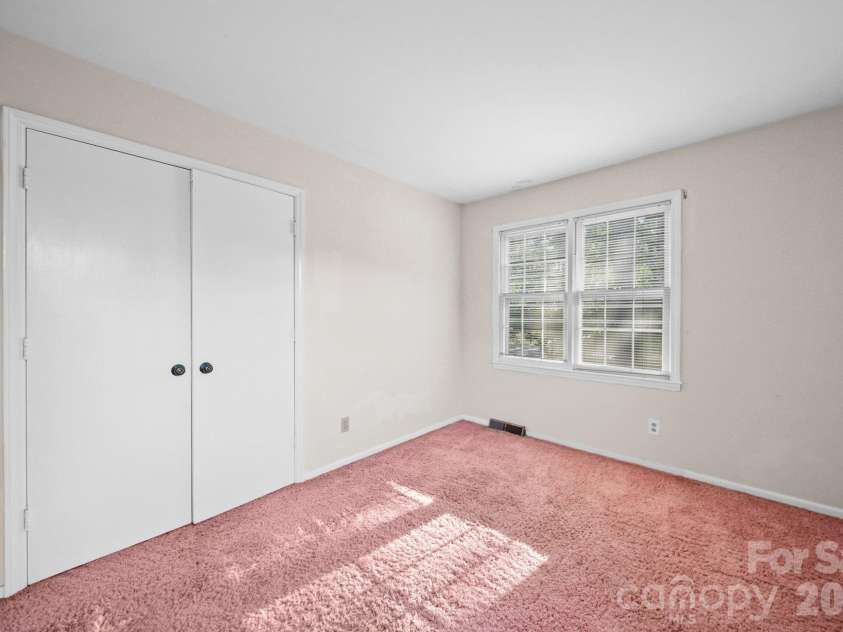13519 Four Oaks Lane, Matthews, NC 28105.  MLS# CAR4421116, YatesRealty ID 57569. 