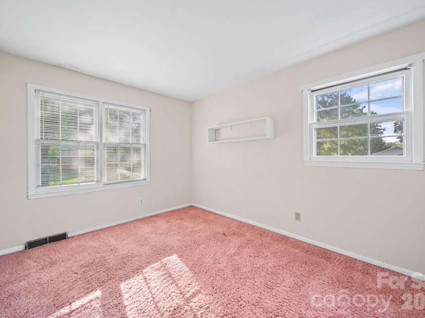 13519 Four Oaks Lane, Matthews, NC 28105.  MLS# CAR4421116, YatesRealty ID 57569. 