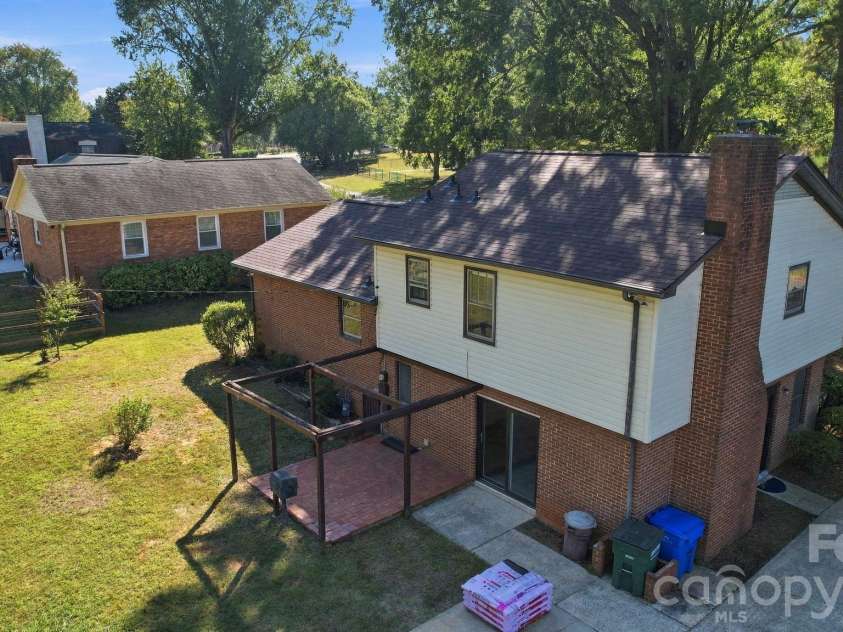 13519 Four Oaks Lane, Matthews, NC 28105.  MLS# CAR4421116, YatesRealty ID 57569. 