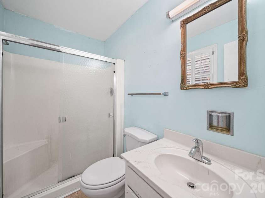 13519 Four Oaks Lane, Matthews, NC 28105.  MLS# CAR4421116, YatesRealty ID 57569. Primary bathroom