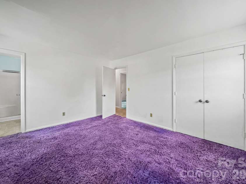 13519 Four Oaks Lane, Matthews, NC 28105.  MLS# CAR4421116, YatesRealty ID 57569. Primary bedroom with ensuite bathroom